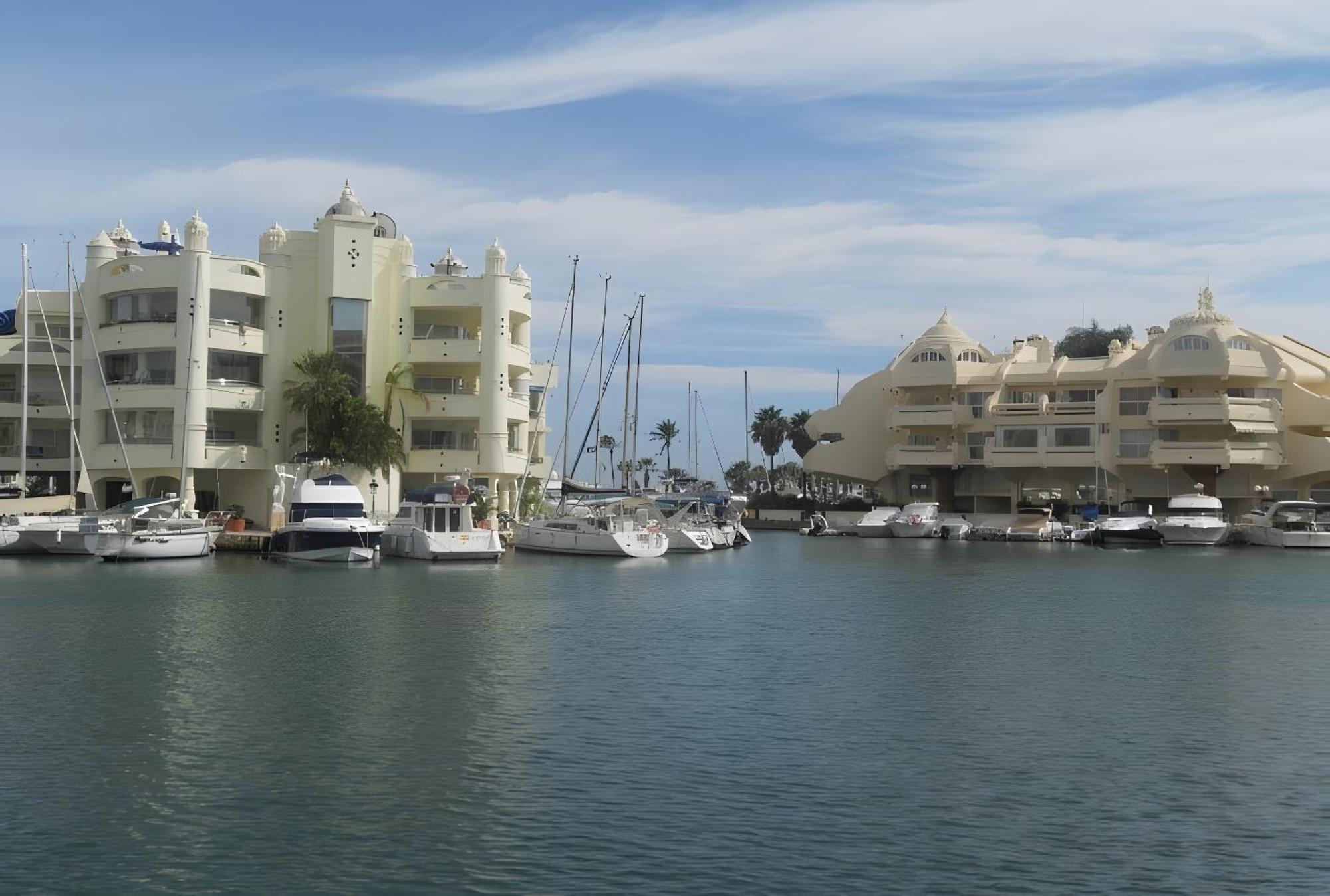 Next To Puerto Marina And The Beach Benalmádena Zewnętrze zdjęcie