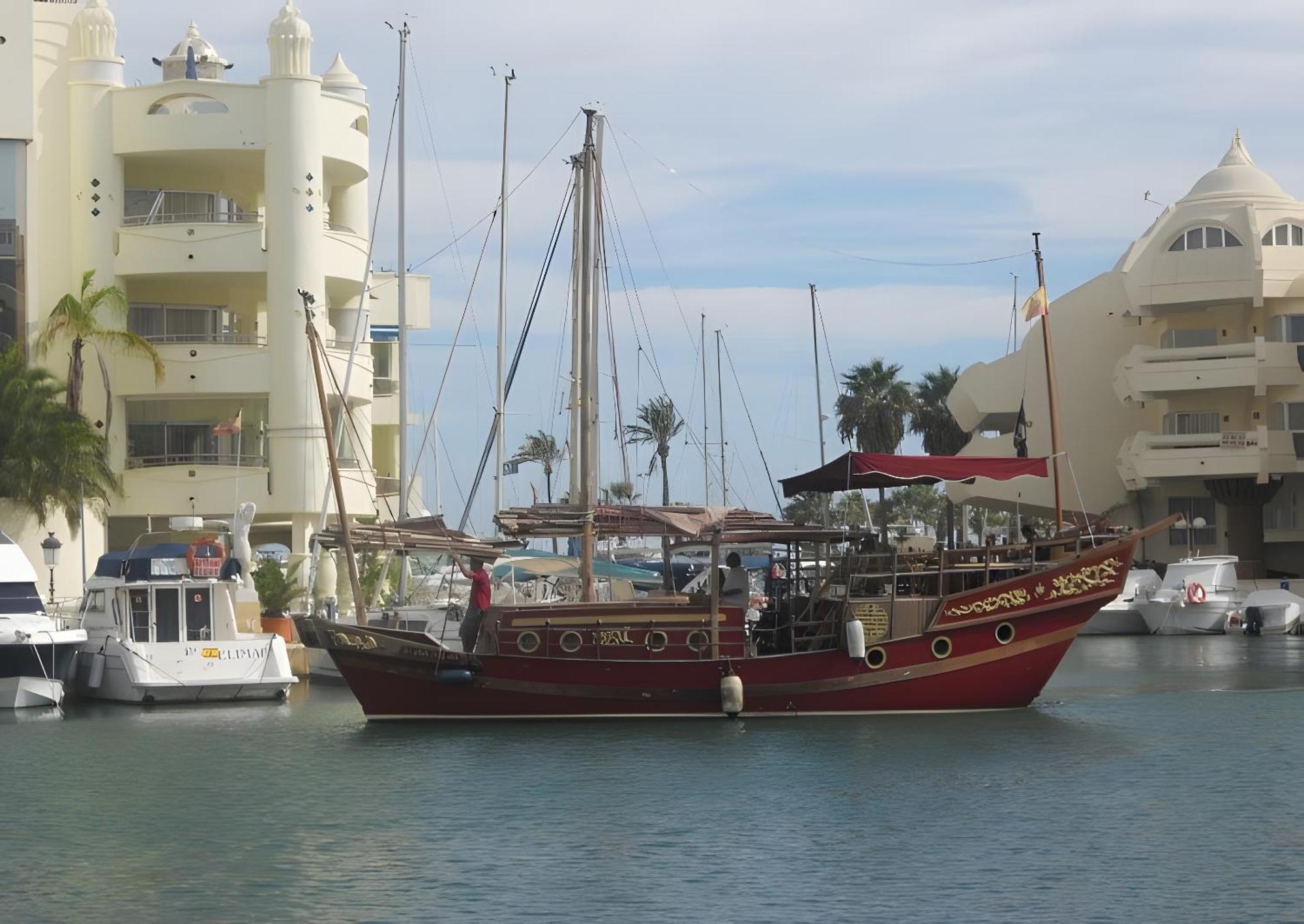 Next To Puerto Marina And The Beach Benalmádena Zewnętrze zdjęcie