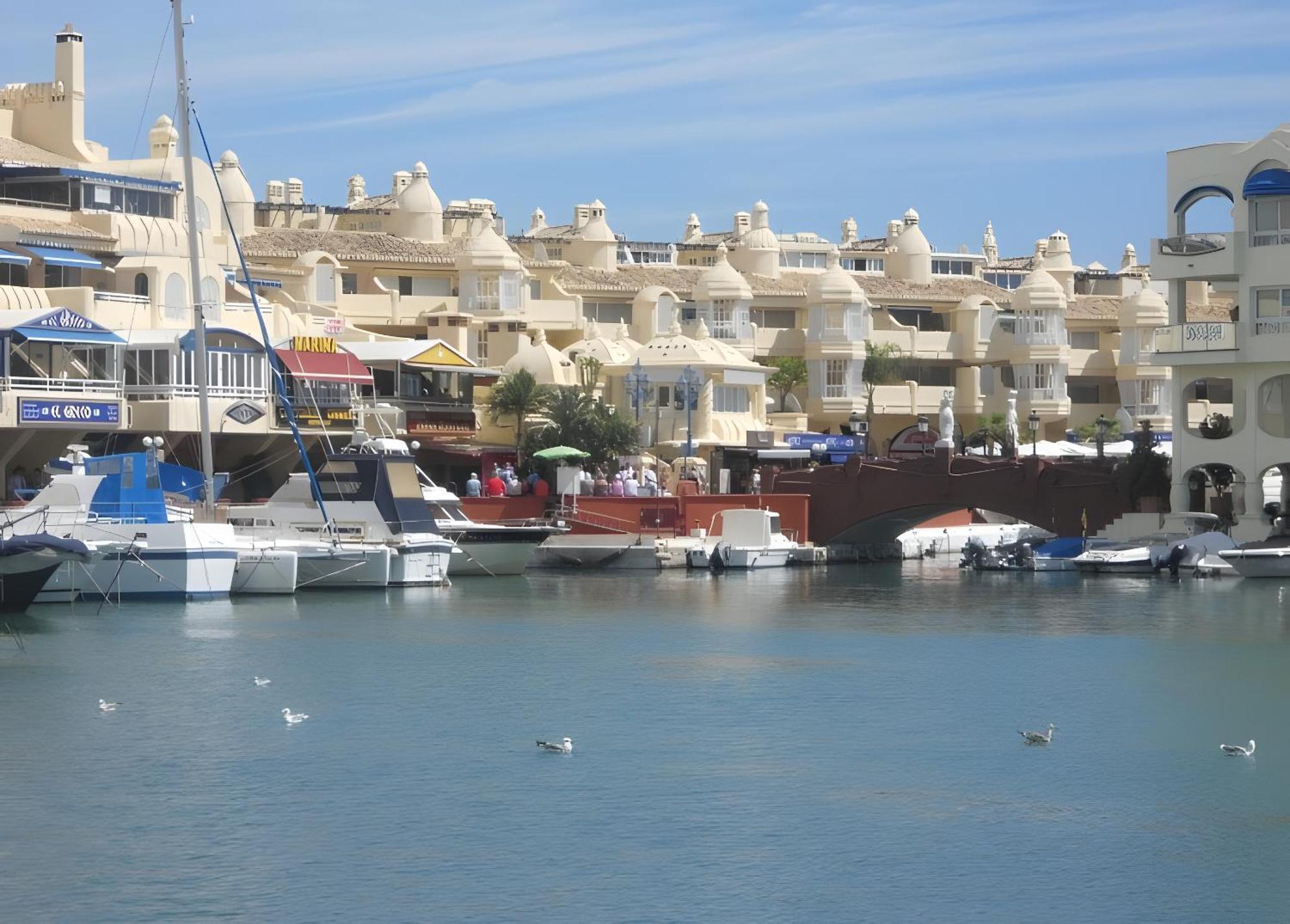 Next To Puerto Marina And The Beach Benalmádena Zewnętrze zdjęcie